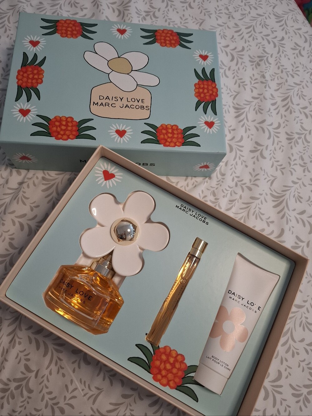 3.4oz Marc Jacobs Daisy Love Gift Set - White & Gold & Light Blue
